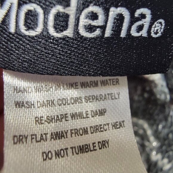 NWT Women's Modena Striped Knit Infinity Scarf One Size NEW - Picture 2 of 4